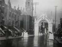 1910 - La procession démarre au niveau de ll'ancienne église Saint-Louis